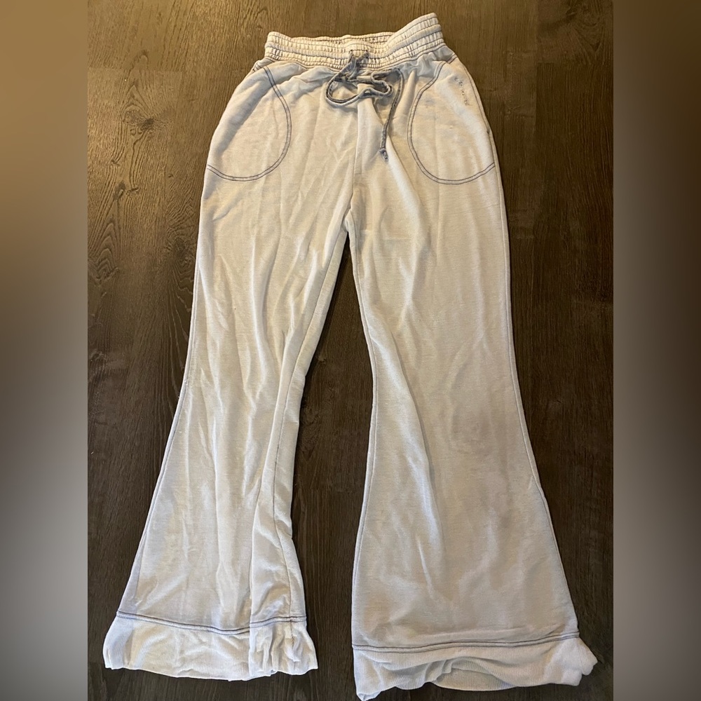 FREE PEOPLE light blue/white flowy pants